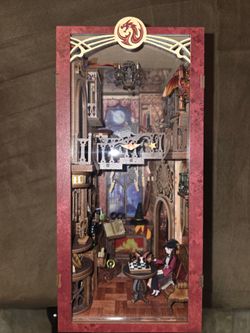 CuteBee Flame Common Room Book Nook