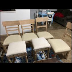 4 chairs and 2 little barstools . Total 6 pieces. Like new