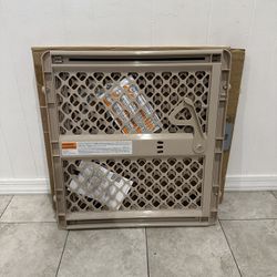 Extra Wide Pet Gate / Baby Gate - Fits Openings 26” - 42”