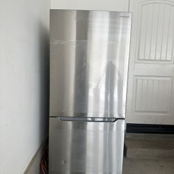 Insignia Bottom Freezer Refrigerator 