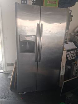 Frigidaire fridge stainless steel damaged but works