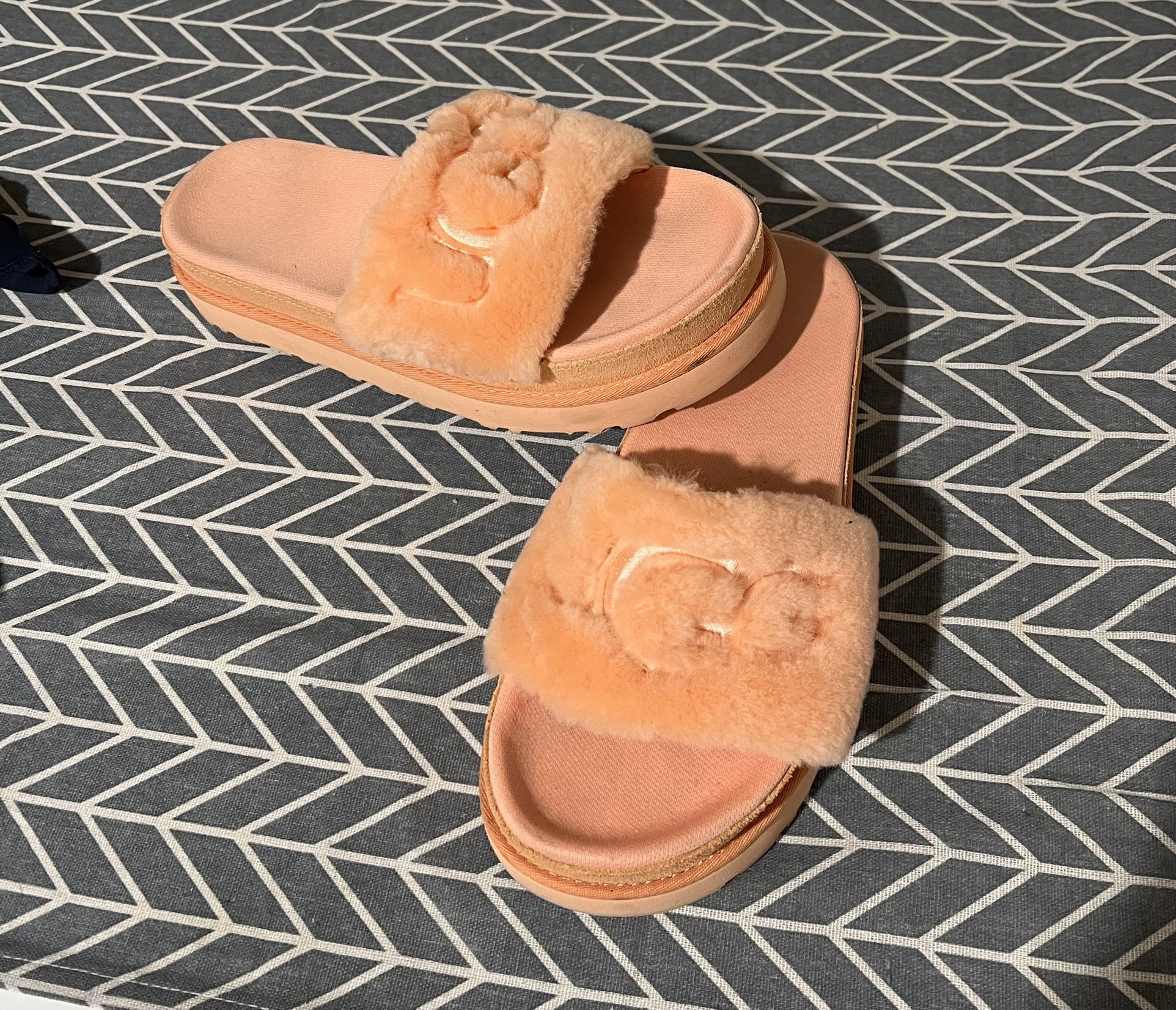 UGG Fur slides