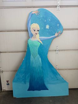 Disney’s Frozen party decor and games