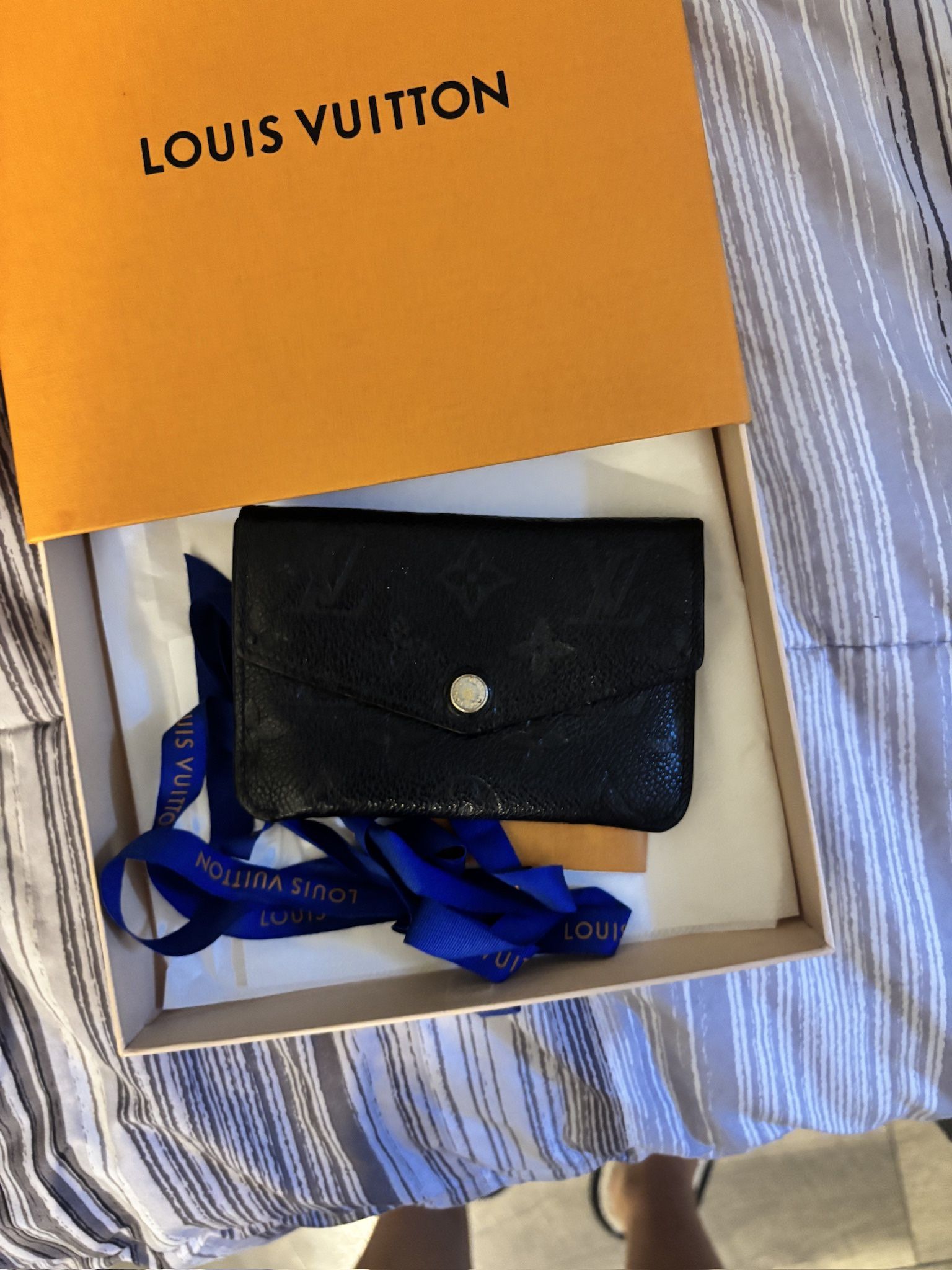 Black Louis vuitton wallet