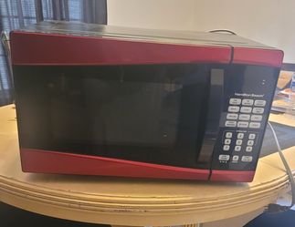  For Sale: Hamilton Beach 900-Watt Microwave (Burgundy/Red)