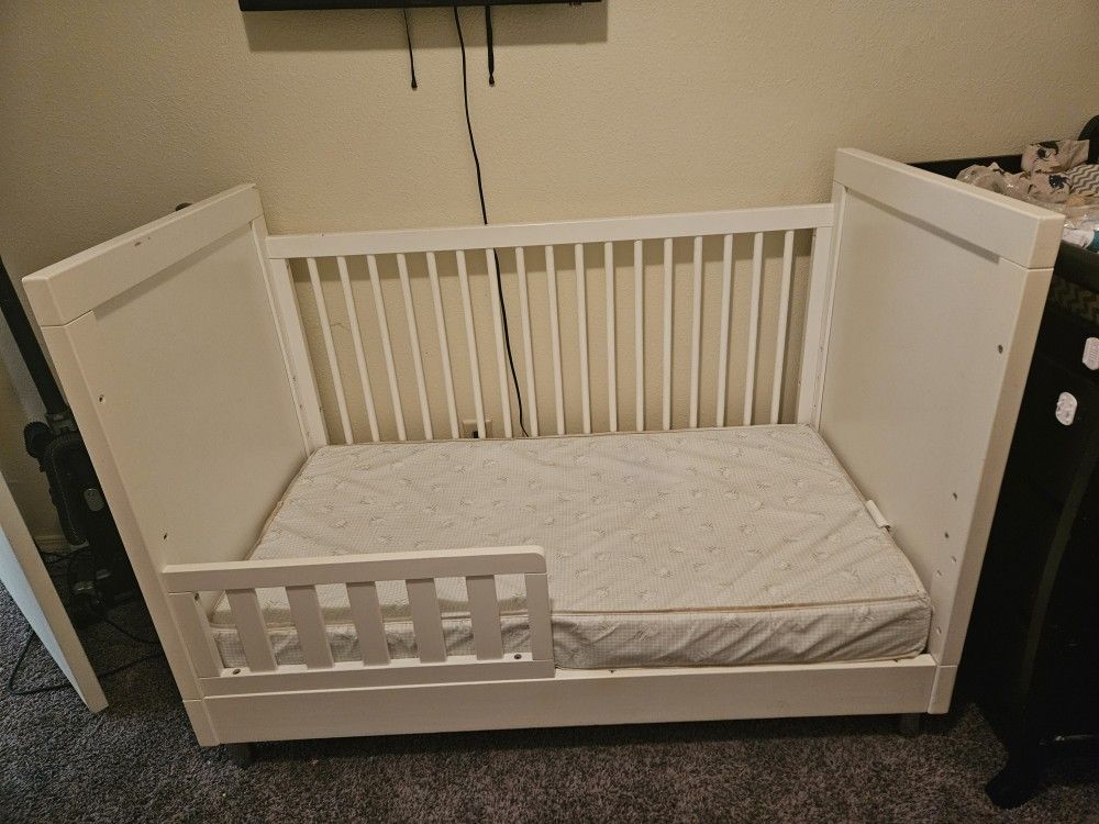 Delta Convertible Crib