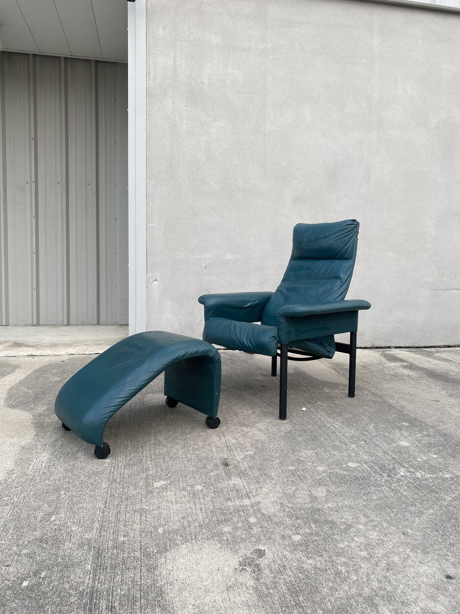 Post-modern Danish lounge chair