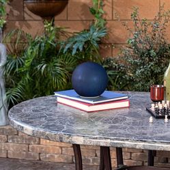 Alpine Corporation 7" Diameter Indoor/Outdoor Glass Gazing Globe Yard Decoration with LED Lights, Blue