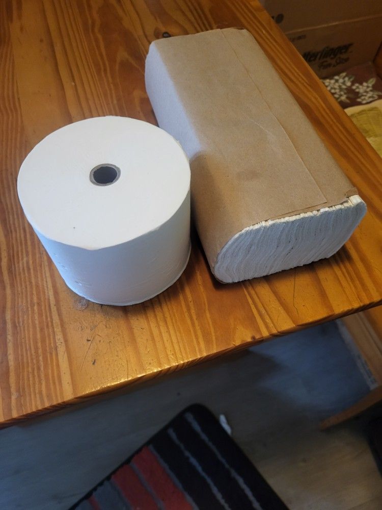 Towels Paper and Toalete Paper Doable Rolls