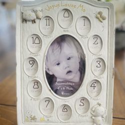 🌟 “Jesus Loves Me” Baby’s First Year Keepsake Photo Frame 