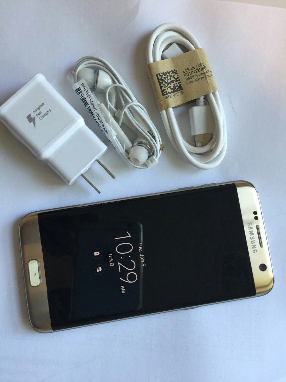 Samsung Galaxy S7 Edge, Unlocked, Excellent Condition. (Almost new)