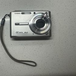 Casio Exilim EX-S600 Silver Digital Camera 6.0MP