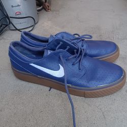 !! Men's Shoes Nike Size 8 Firm Price 