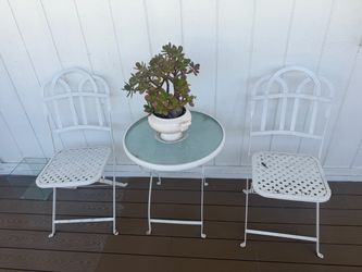 Table with plants included