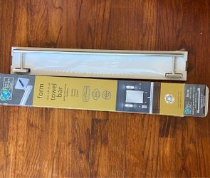 Gatco towel bar 18’ chrome