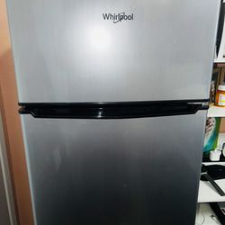 Whirlpool Mini Fridge With Freezer
