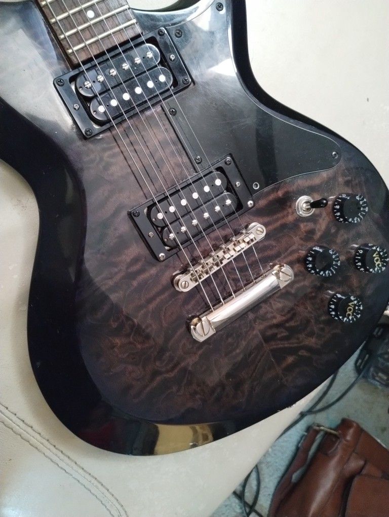 Washburn WI64 Deluxe W/Peavey Vypyr Amp for Sale in Casselberry, FL