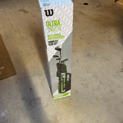 Wilson Juniors’ Ultra BLK Small Golf Club And Bag Set Green 