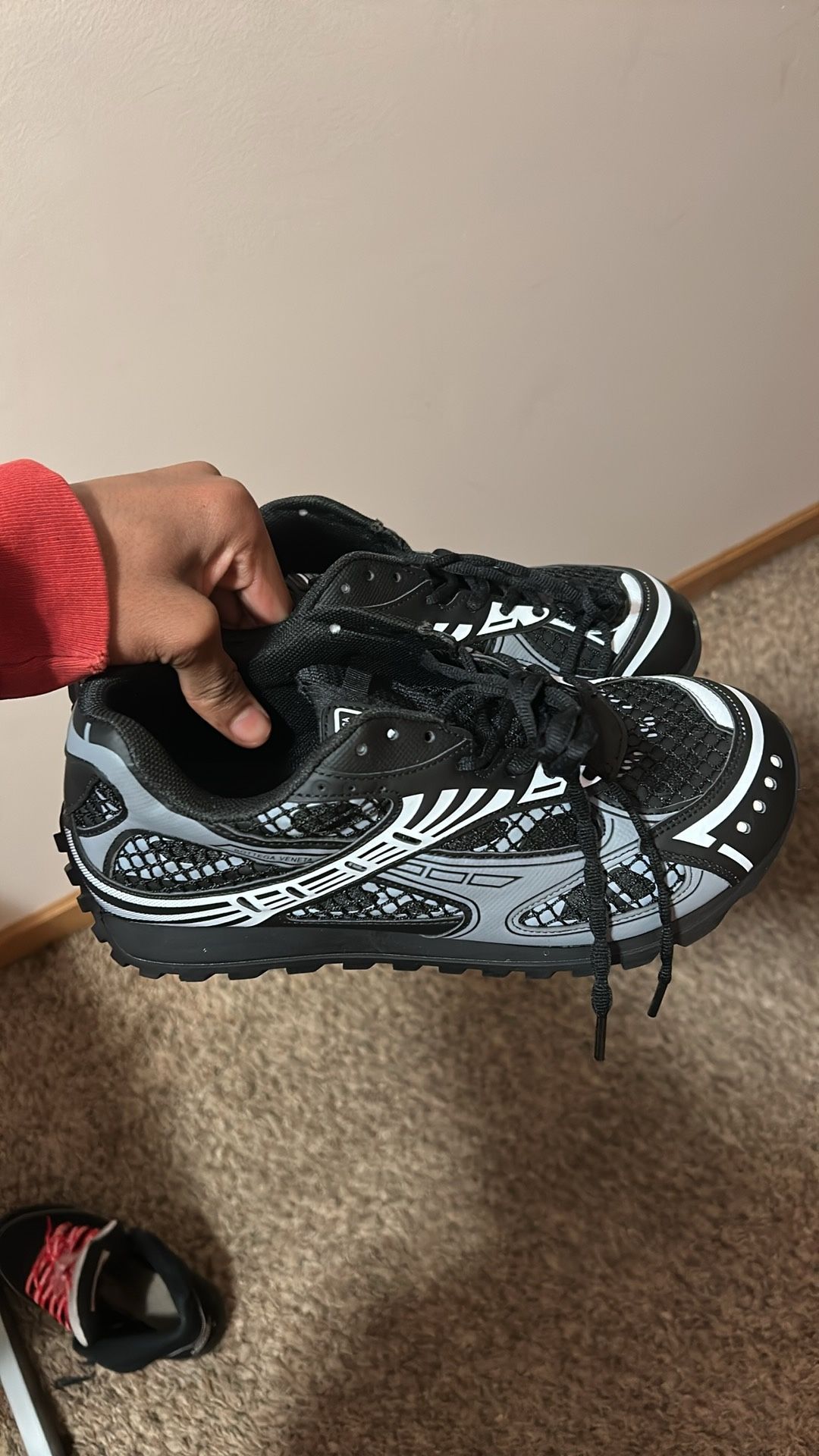 Bottegas Black Throw Offers !