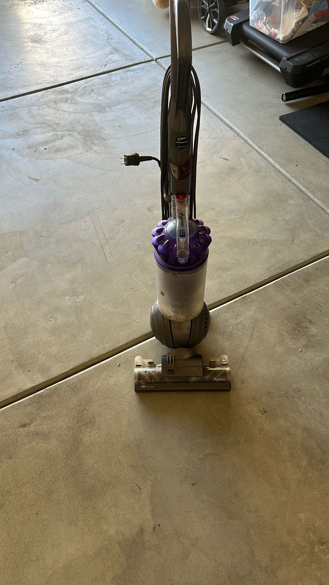 Dyson Upright Vacuum – Older Model Works Great