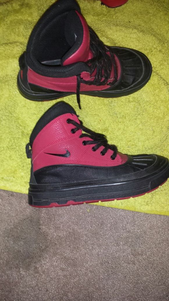 Nike akg boots