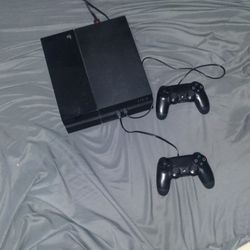 Ps4 With 2 Controllerp
