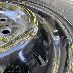 4-2025 Sprinter Wheels Tires less than 500 miles mounted balanced With 4 TPMS 4 Hubcabs 24 Lugnuts 