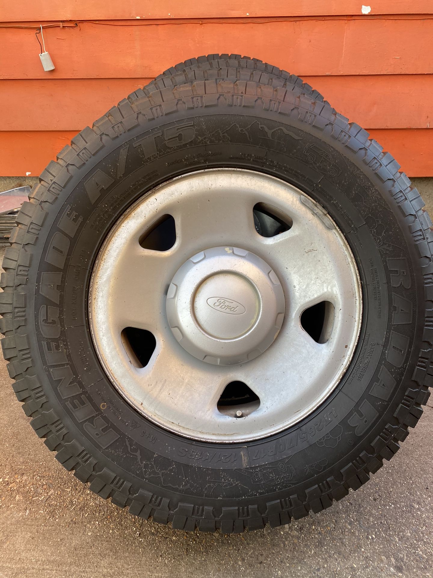 Ford F-250 f350 265/70/17 8 lugs