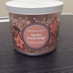 Bath And Body Works 3 Wick Candle- Snowy Peach Berry