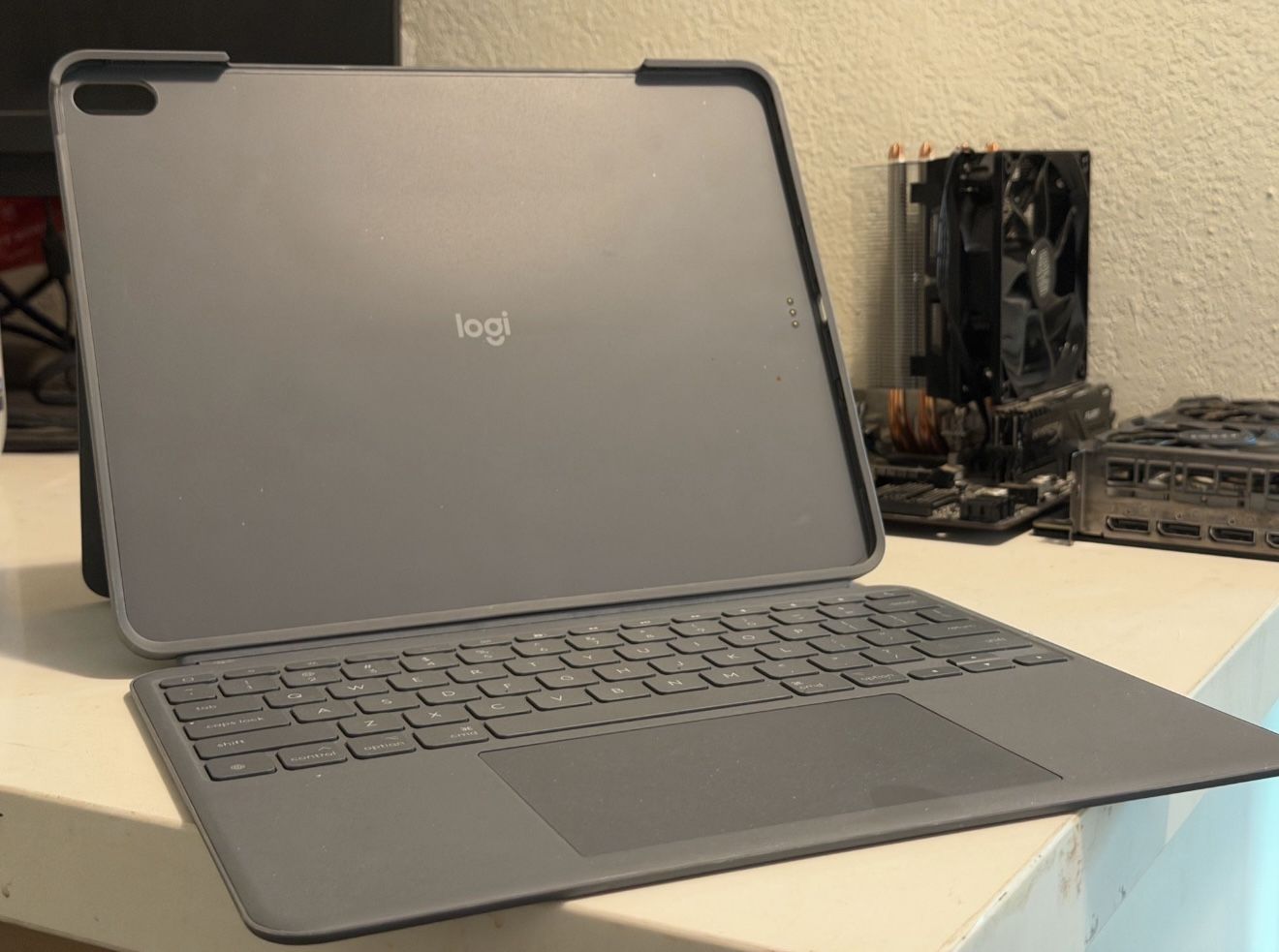 Logitech Combo Touch iPad Air 13" Keyboard Case