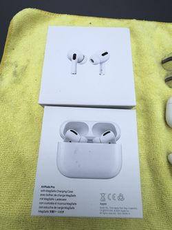 AirPods   Very Good Conditions Original Apple From The Apple Store.
