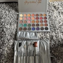 Eyeshadow Palette with 7Pcs Makeup Brushes Set
