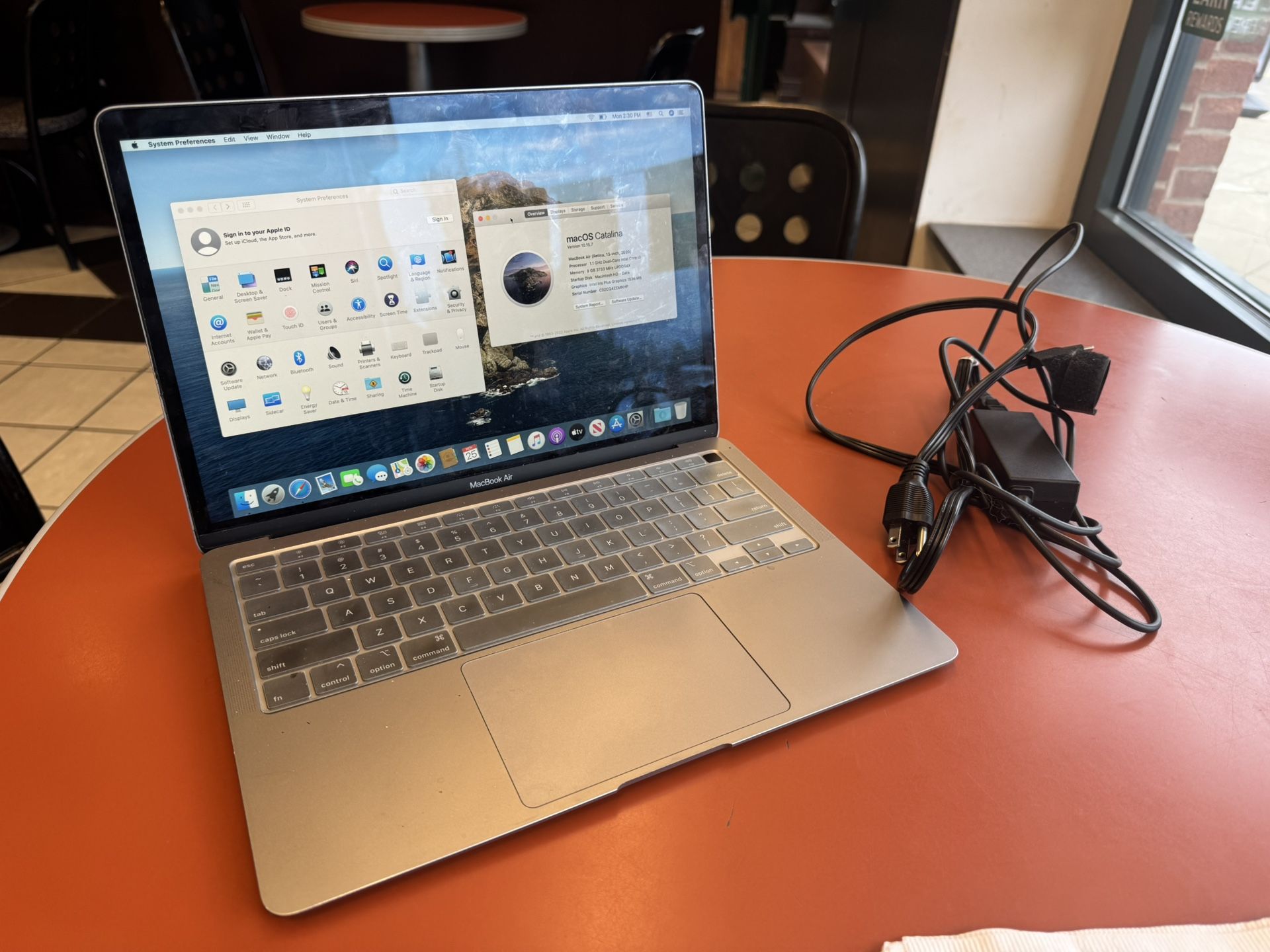 2020 Macbook Air i3 8GB Ram 256GB Storage Latop