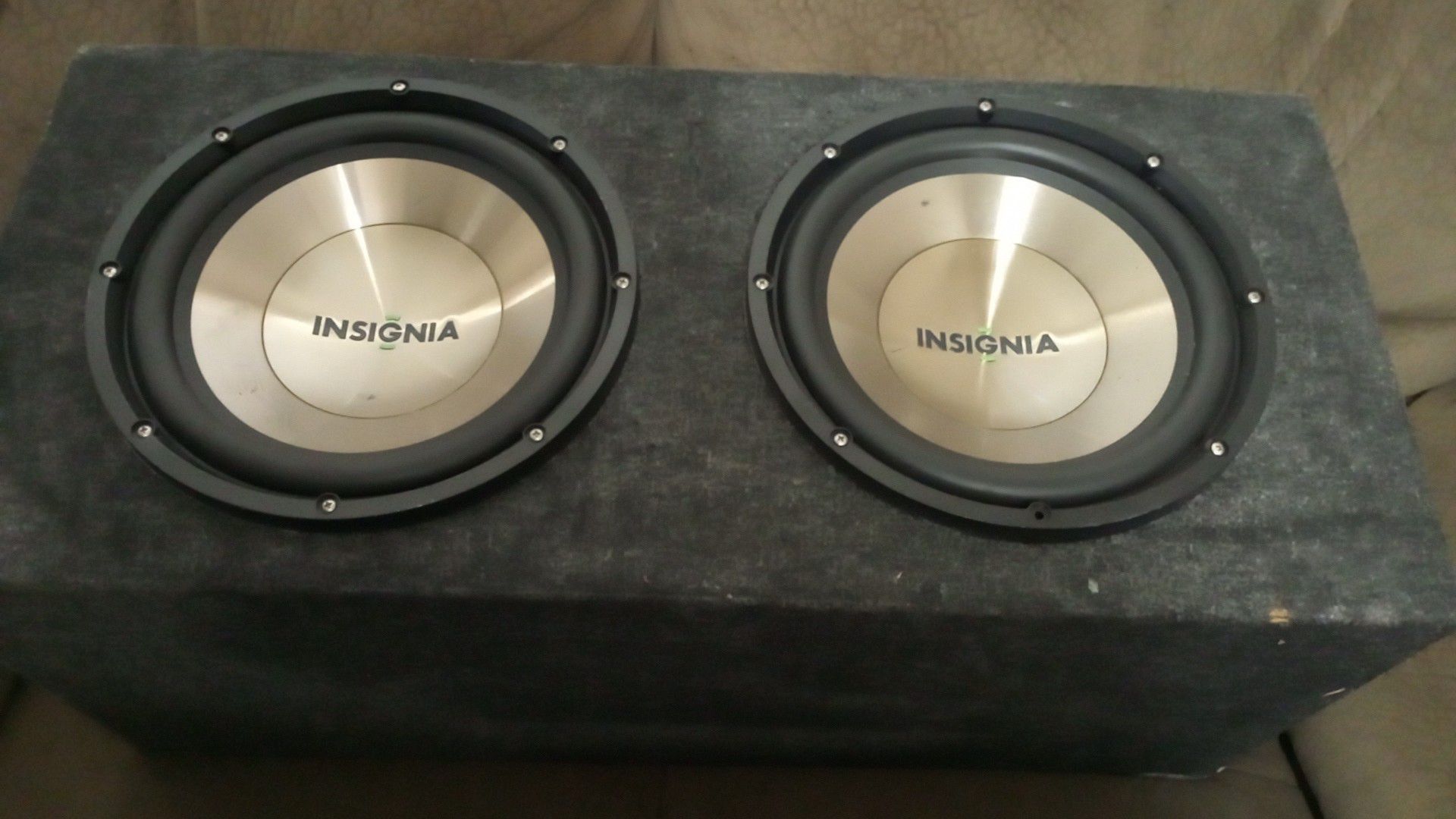 Car audio 12 inch 1000 watts speakers with box sound really good $100 OBO.