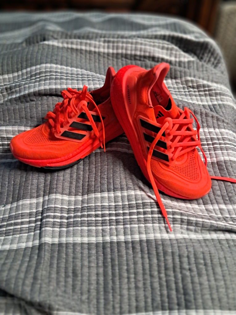 Adidas Womens Size 7