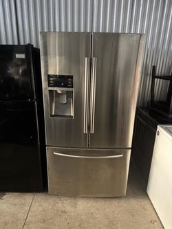 Refrigerator Good condition everything works fine
