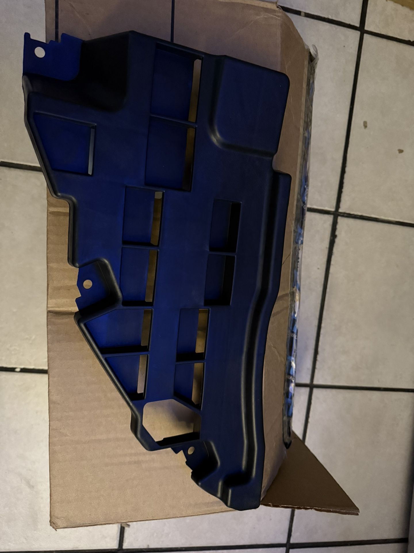 TRQ Bumper to Body Filler Panel Front Rigth Compatible with 2015-2020 Chevrolet Colorado