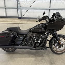 2023 Harley Davidson Road Glide ST - SUPER LOW MILES