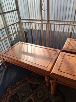 Hola que tal vendo un juego de 3 muebles de Madera fuerte