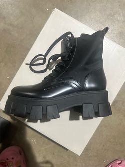 Marc fisher Happier Lace up Lug Sole Boot size 7 women Black Leather Multi