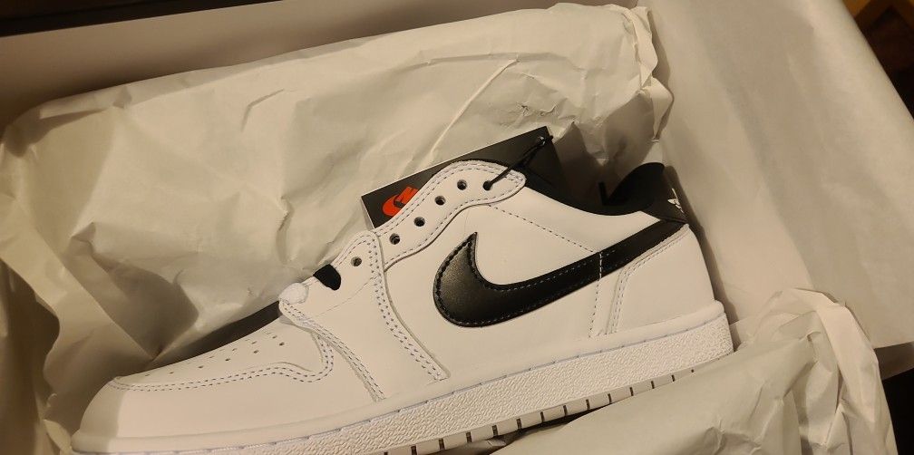 AIR JORDAN 1 LOW 85 / Metalic Black, White & Neutral Grey /
SZ 8.5 / $85 OR BEST OFFER/
BRAND NEW!I!
