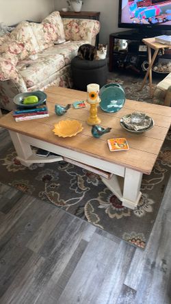 Beautiful farm style coffee table. Solid wood.