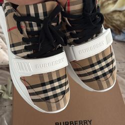Burberry Sneakers 
