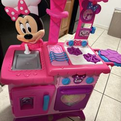 Minnie Mouse Talking Kitchen 