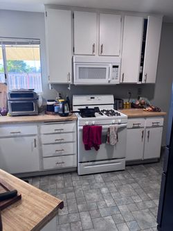Free kitchen Cabinets