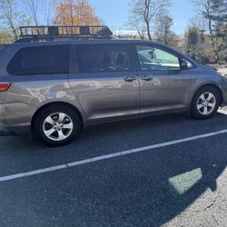 Toyota Sienna 8 Seater 2017 