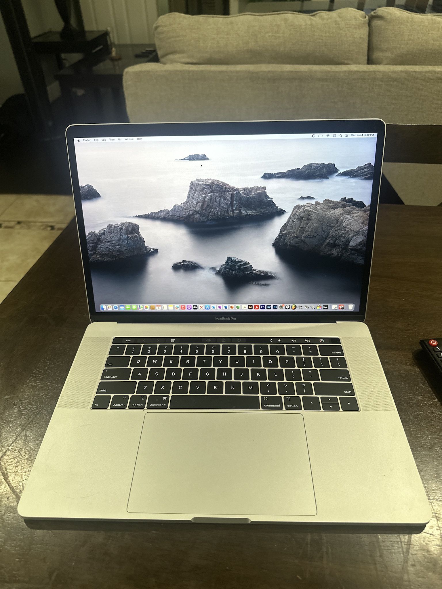 APPLE MACBOOK PRO 16” INTEL 6 CORE i7 16GB RAM 500GB SSD! LOADED!