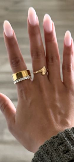 Oura Ring Gen 4 – Gold – Size 7 and 8