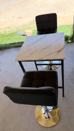 Bar Table with 2 Bar Stools Set