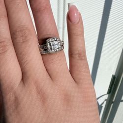 wedding/ engagement ring